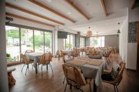 Restaurace v ubytování Oikia guesthouse