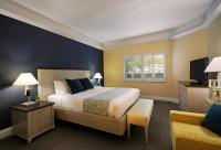 Ein Bett oder Betten in einem Zimmer der Unterkunft Pismo Lighthouse Suites