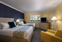 Ein Bett oder Betten in einem Zimmer der Unterkunft Pismo Lighthouse Suites