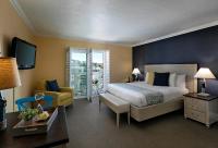 Ein Bett oder Betten in einem Zimmer der Unterkunft Pismo Lighthouse Suites