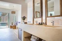 Kúpeľňa v ubytovaní KLIDON Dreamy Living Suites