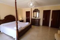Postel nebo postele na pokoji v ubytování Villa de lujo en Torremolinos