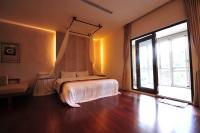 a bedroom with a bed and a large window at Sun Moon Lake Karuizawa Villa in Yuchi