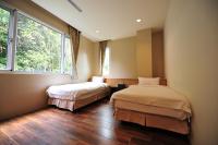 a bedroom with two beds and a window at Sun Moon Lake Karuizawa Villa in Yuchi