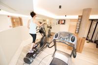 Hotel Pineiにあるフィットネスセンターまたはフィットネス設備
