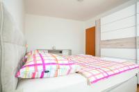 Łóżko lub łóżka w pokoju w obiekcie Holiday apartment IVICA