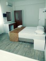 Postel nebo postele na pokoji v ubytování Valeri Beach Hotel