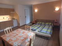 Postel nebo postele na pokoji v ubytování Apartments Večerník Rokytnice