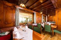 Reštaurácia alebo iné gastronomické zariadenie v ubytovaní Hotel Steinerwirt1493