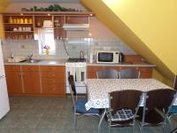 Kuchyňa alebo kuchynka v ubytovaní Andi Apartman