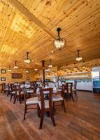 Restoran või mõni muu söögikoht majutusasutuses Town Season Hotel