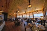 Restoran või mõni muu söögikoht majutusasutuses Town Season Hotel