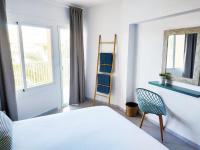 Posteľ alebo postele v izbe v ubytovaní Apartamentos Las Palmeras