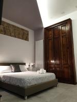 A bed or beds in a room at Bayard101