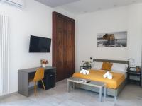 A television and/or entertainment centre at Bayard101