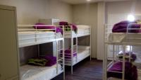 Palanda nebo palandy na pokoji v ubytování Hostel Catedral Burgos