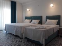 A bed or beds in a room at ada kekiği pansiyon