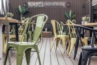 A restaurant or other place to eat at Kabul Party Hostel Barcelona