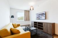 Televízia a/alebo spoločenská miestnosť v ubytovaní Hotel Rainers21