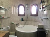 A bathroom at Torre Almadrava