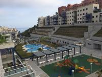 Bazén v ubytování Ático 90m de terraza, jacuzzi privado y cargador de coche eléctrico en Cabria, Almuñecar nebo v jeho okolí