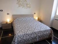A bed or beds in a room at La Casa Del Merlo by Holiday World