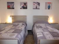 A bed or beds in a room at La Casa Del Merlo by Holiday World