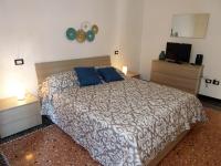 A bed or beds in a room at La Casa Del Merlo by Holiday World