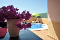 The swimming pool at or close to Ricardel 20