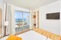 Telewizja i/lub zestaw kina domowego w obiekcie Hotel Ilusion Moreyo - Adults Only