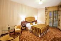 Postel nebo postele na pokoji v ubytování Casino&Hotel Admiral Alžbětín
