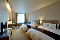 Shinkansen Grand Hotelにあるベッド