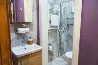 A bathroom at No 8 Galata