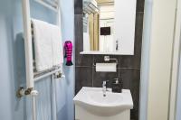 A bathroom at No 8 Galata