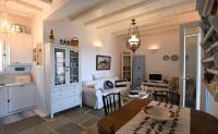 Kuchyň nebo kuchyňský kout v ubytování Tinos Traditional Sea Side Villa