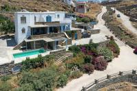 Bazén v ubytování Tinos Traditional Sea Side Villa nebo v jeho okolí