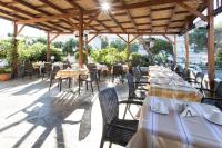 Glaros Hotelにあるレストランまたは飲食店