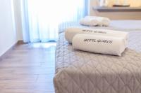 Glaros Hotelにあるベッド