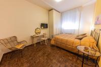 Televízia a/alebo spoločenská miestnosť v ubytovaní Downtown Bologna Apartment