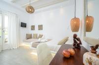 TV a/nebo společenská místnost v ubytování Valena Mare Suites & Apartments