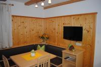 Televízia a/alebo spoločenská miestnosť v ubytovaní Haus Untergand
