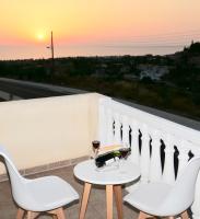 Nápoje v ubytování Melanos Residence 2 bdrm townhouse with private pool
