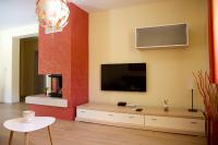 Televízia a/alebo spoločenská miestnosť v ubytovaní Apartments Polenta