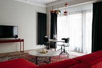 TG Hotel Apartments Budapestにあるテレビまたはエンターテインメントセンター
