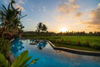 Beehouse Dijiwa Ubudの敷地内または近くにあるプール