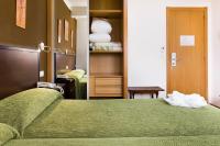A bed or beds in a room at Hotel San Lázaro