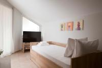 Televízia a/alebo spoločenská miestnosť v ubytovaní Seven Heaven Premium Suites