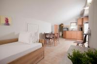 Kuchyňa alebo kuchynka v ubytovaní Seven Heaven Premium Suites