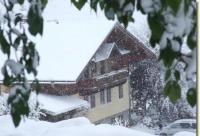 Obiekt Apartmenthaus Kristall zimą