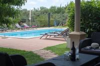 Bazén v ubytovaní Apartments Tabain alebo v jeho blízkosti